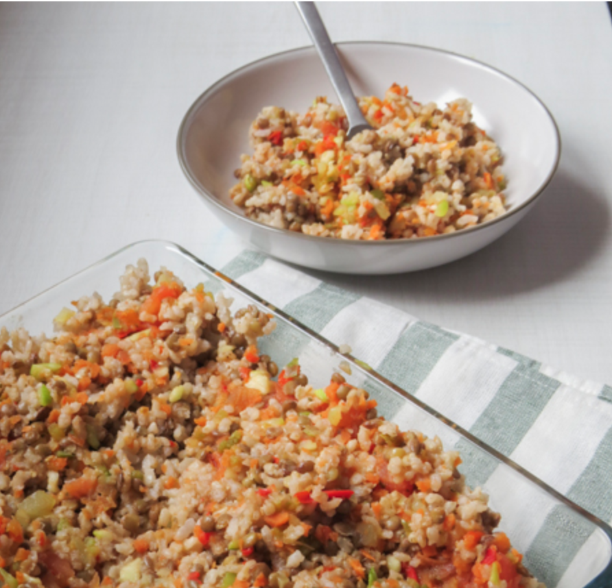 sepia a la plancha con ensalada de judias verdes y aguacate con ensalada de arroz, lentejas y zanahoria